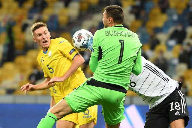 辽宁揭幕战赛前领取总冠军戒指 升起冠军旗帜